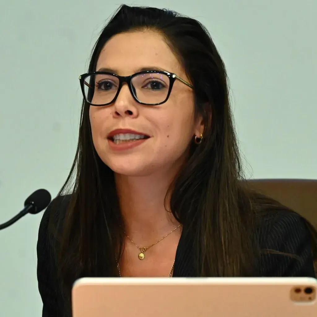 Dra. Júlia Schütt